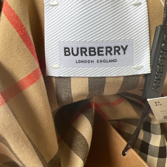 AUTHENTIC BURBERRY TRENCH COAT - Picture 12 of 13
